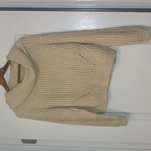 GUC moon & madison cream colored sweater - size xs